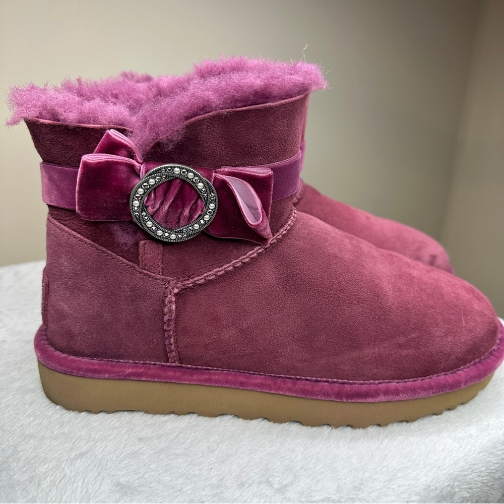 UGG Karlie Brooch Bougainvillea Purple Bow Bling Suede Fur Boots Size 8